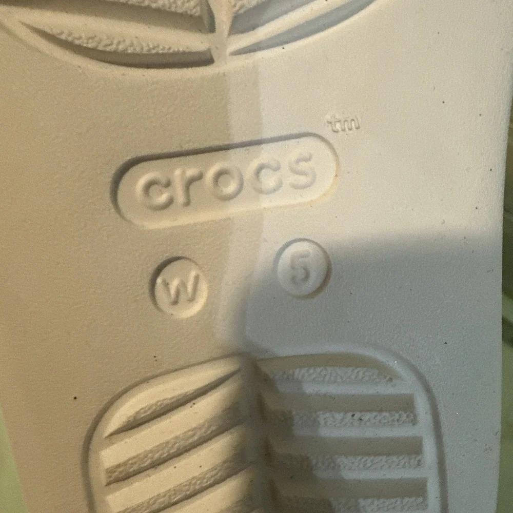 CROCS SILVER GETAWAY CHUNKY GLITTER PLATFORM FLIP FLOP SANDAL SIZE 5 NWT